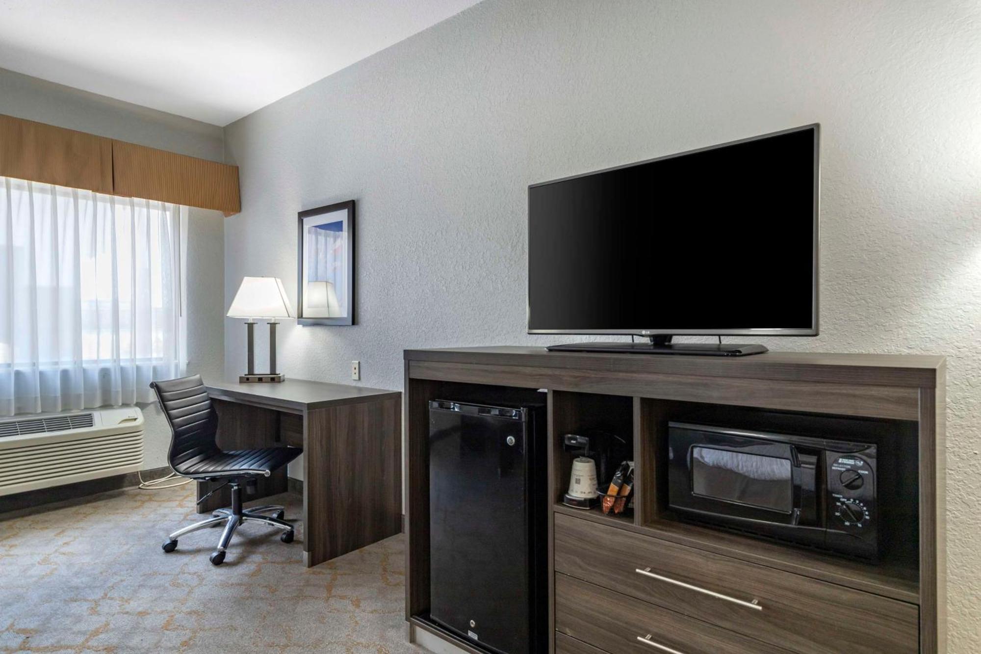 Best Western Plus Victoria Inn & Suites Esterno foto
