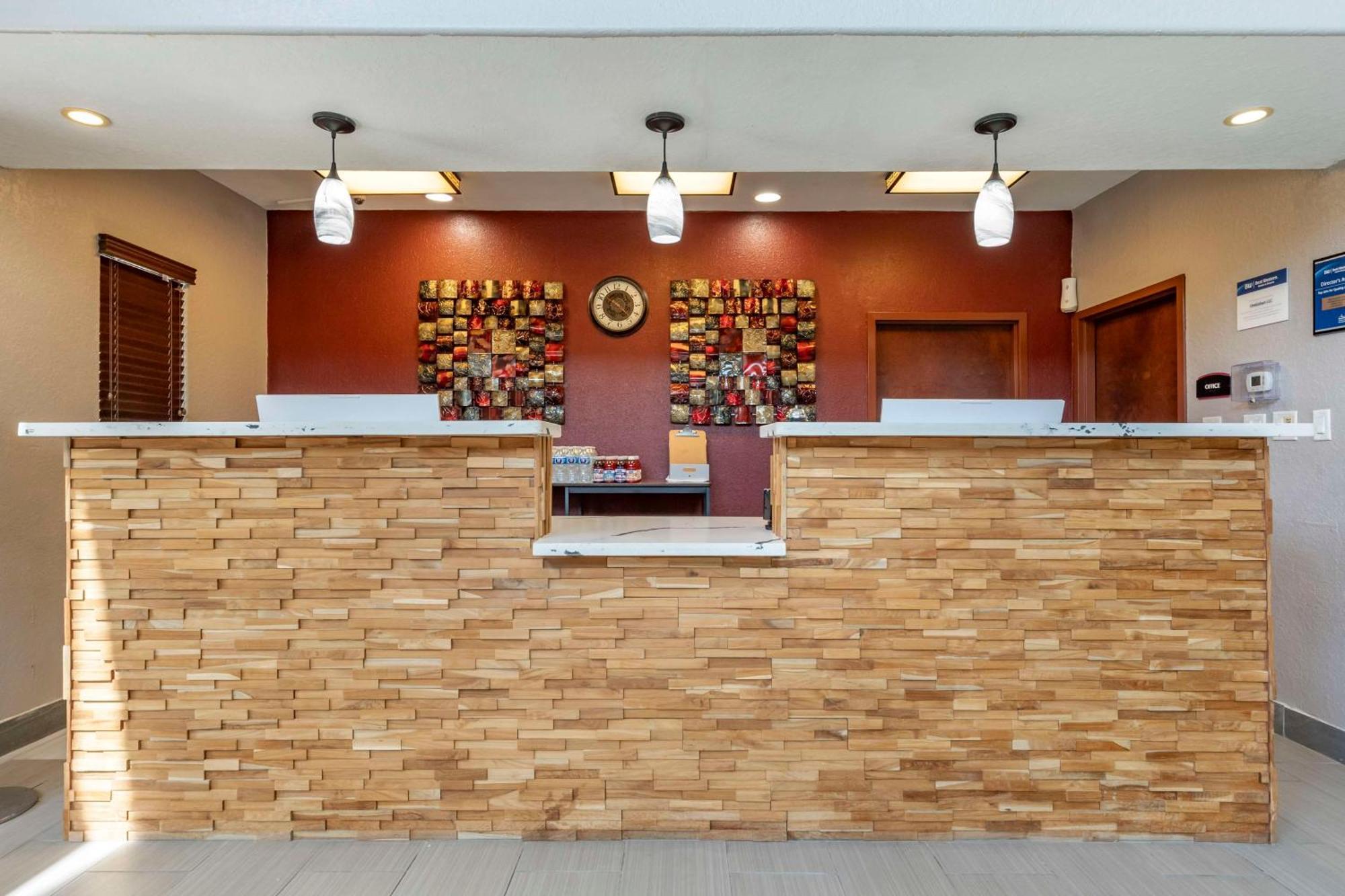 Best Western Plus Victoria Inn & Suites Esterno foto