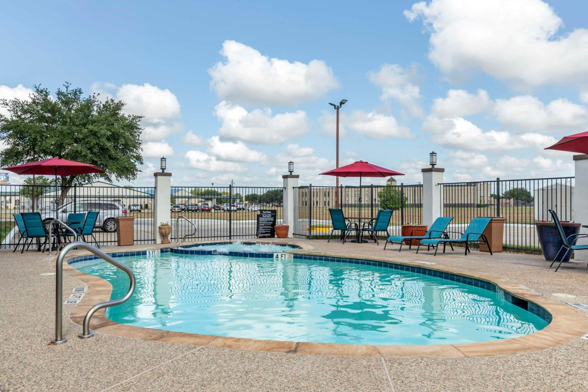 Best Western Plus Victoria Inn & Suites Esterno foto
